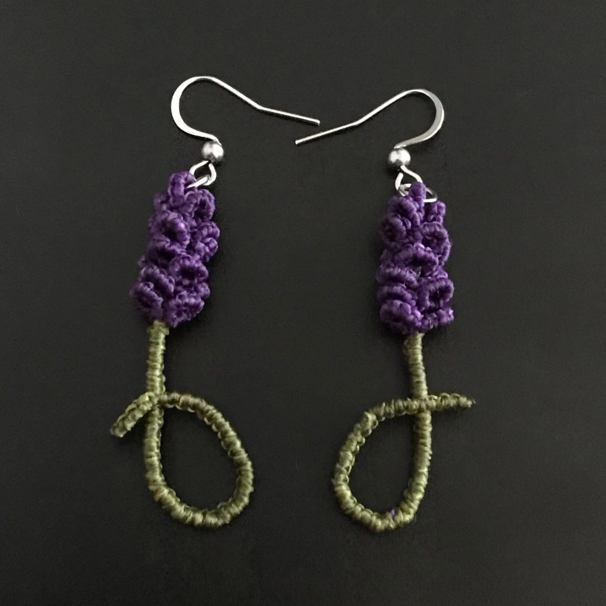 Brinco artesanal de macramê: Lavanda